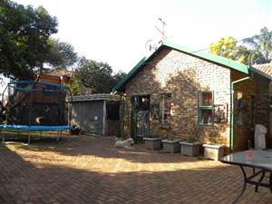 VERY SPACIOUS 3 BEDROOM HOUSE ON SPACIOUS STAND WITH 2 BATHROOMS AND DOUBLE GARAGE