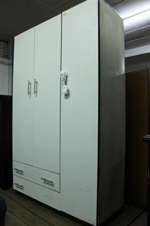 WHITE 3 DOOR WOODEN WARDROBE(S067350A)