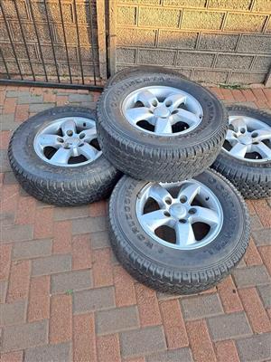 Kia Sorento rims and tyres for sale