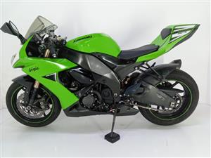 2009 Kawazaki ZX 10 for sale. Exelent condition including power comander and new