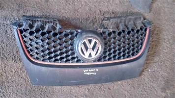 Vw golf 5 2.0tdi front grill selling