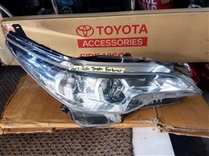 (2017-2021) TOYOTA FORTUNER RIGHT SIDE NORMAL HEADGHT FOR SALE.