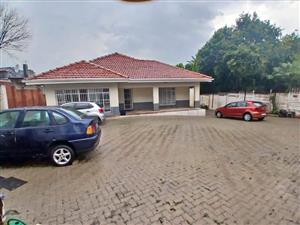 Spacious Bachelor Flat To Let – Cyrildene, Johannesburg