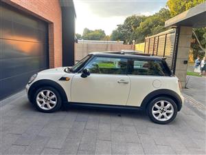 Mini Cooper 1.6 - 1 Lady Owner - Drives  Interior Like New