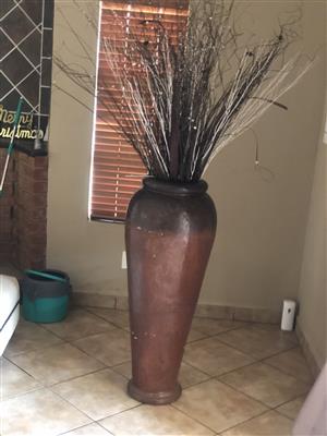 VERY BIG WOODEN POT WITH GRASS DECORATION IN URGENT SALE COLLECT TODAY!!
