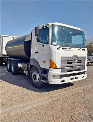 HINO 700 2845 Water