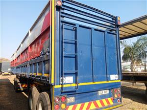Henred fruehauf cattle trailer
