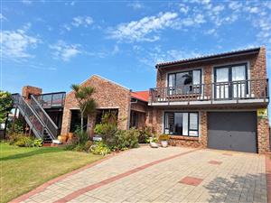 Charming 4-Bedroom Home in Boggomsbaai – Perfect for Retirement or a Coastal Family Retreat