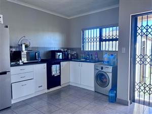 Townhouse For Sale in Kidds Beach