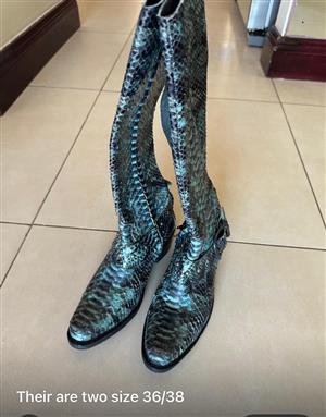  original boots never been worn size 6  cash only not negotiable