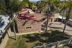 Exquisite Luxury Family Home for Sale in Winterhoek Park!