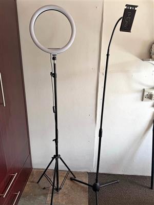 Adjustable tripot ring light and cell phone stand