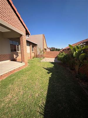 Townhouse For Sale in Mooikloof Ridge