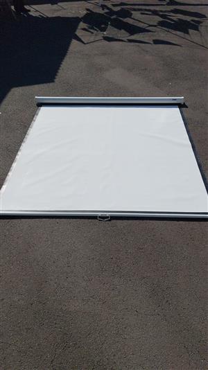 Parrot pull down projector screen - as new 