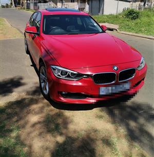 I'm selling the 2014 BMW 320i, melborn red, 149000kms,sunroof,full leather 