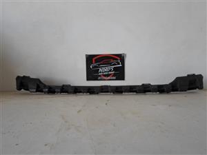 Mercedes w204 centre support bracket for bumper