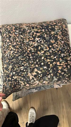 Scatter cushions. Size 40 x 40. Collect in Seapoint