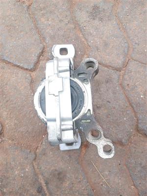 Ford Escape Engine Mounting for Sale