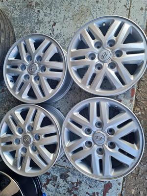 Hyundai H1 original alloy mags size 16