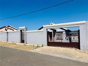 2 Bedroom House for sale in Fleurhof  Roodepoort Ext 2