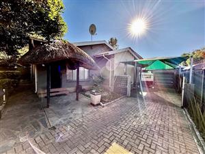 Spacious Family Home with Exceptional Entertainment Features in Geelhoutpark