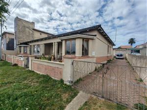 TWO HOUSES ON ONE ERF!! DONT MISS OUT!