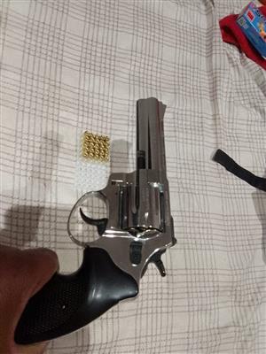 New.9mm blank chrome revolver 6shot an ammo an gun safe combo
