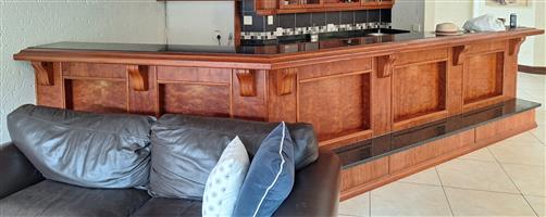 Bar Counter excellent condition. Already disassembled and ready to collect