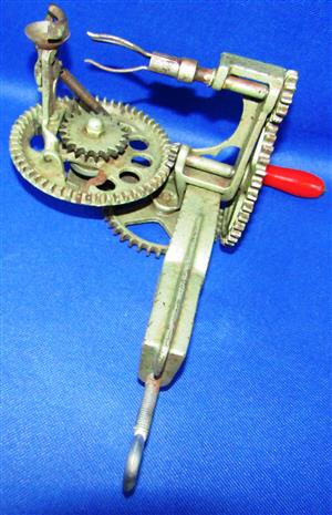 Vintage Cast Metal Mechanical Peach/Apple Peeler