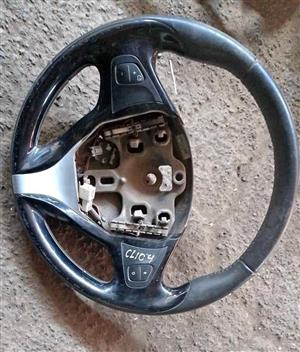Renault Clio 4 steering wheel