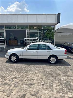 Mercedes Benz E280, W202.