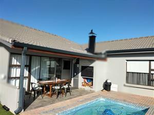 House For Sale in Stonehenge Ext 1