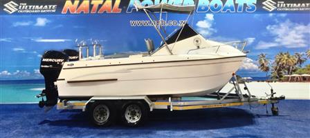 COBRA CAT 525 ON TRAILER 2 X 135 HP MERCURY 
