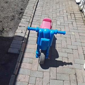 Child's scooter good for age 5-6 yes in good condition 