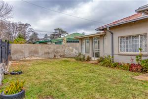 Charming 3  Bedroom House in Homelake With 2 flatlets