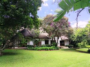 Luxurious 5-Bedroom Thatched Home with Separate Flat
