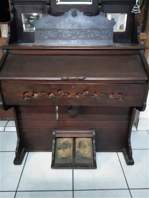 Antique Pump,  Domanium organ/piano