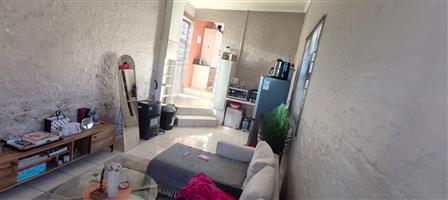 Charming 1-bedroom apartment to let in Glenhurd, Gqeberha—ideal for comfortable city living!