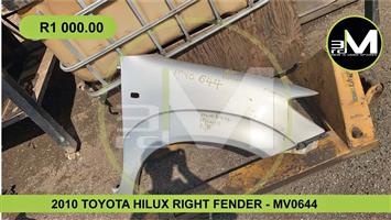 2010 TOYOTA HILUX RIGHT FENDER - MV0644