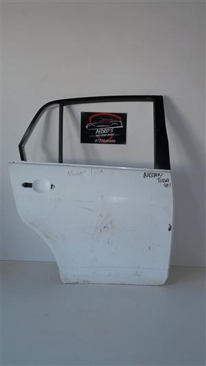 Nissan Tiida 2006 right rear door