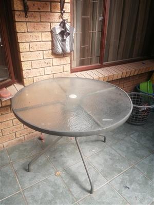 garden round glass table