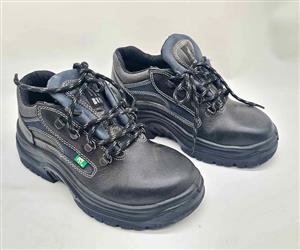 Bova Trax Steel Toe Safety Boot Size 5 Self  Collection Montana Park  only have this one pair