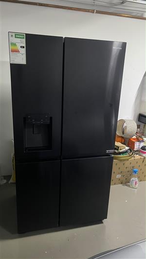 H780SB-IDL, 601 L, black stainless steel, with 447 kWh/year