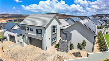 4 Bedroom Home in Outeniquasbosch Wildlife Estate, Hartenbos