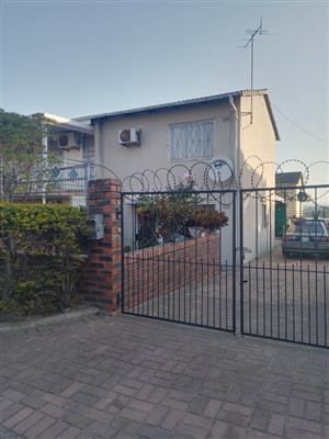 Charming 3-Bedroom Home with Spacious Lounge and Inviting Kitchen – Your Dream Awaits!