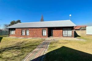 Spacious Face-Brick Family Home – Walking Distance to Kruinpark Primary