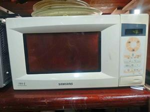 Samsung 20L Solo Microwave (800W) - Reliable & Even Heating