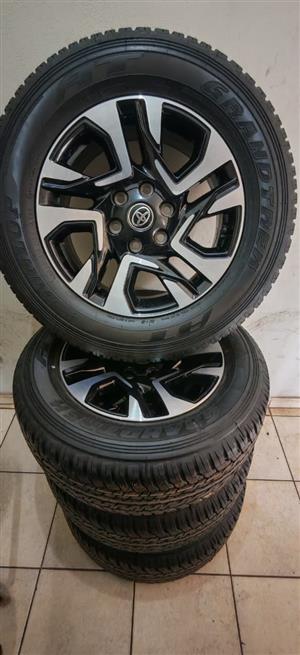 18inch Toyota Legend 55 /Fortuner OEM mags with brand new 265/60/18 Dunlop Grand