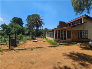 Plot for sale in Mullerstuine on the tar road