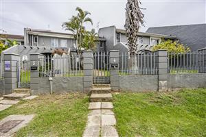 Peaceful & Secure 3 Bedroom Townhouse in Prime Beacon Bay